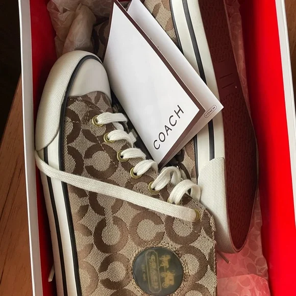 COACH - Picture 8 of 10